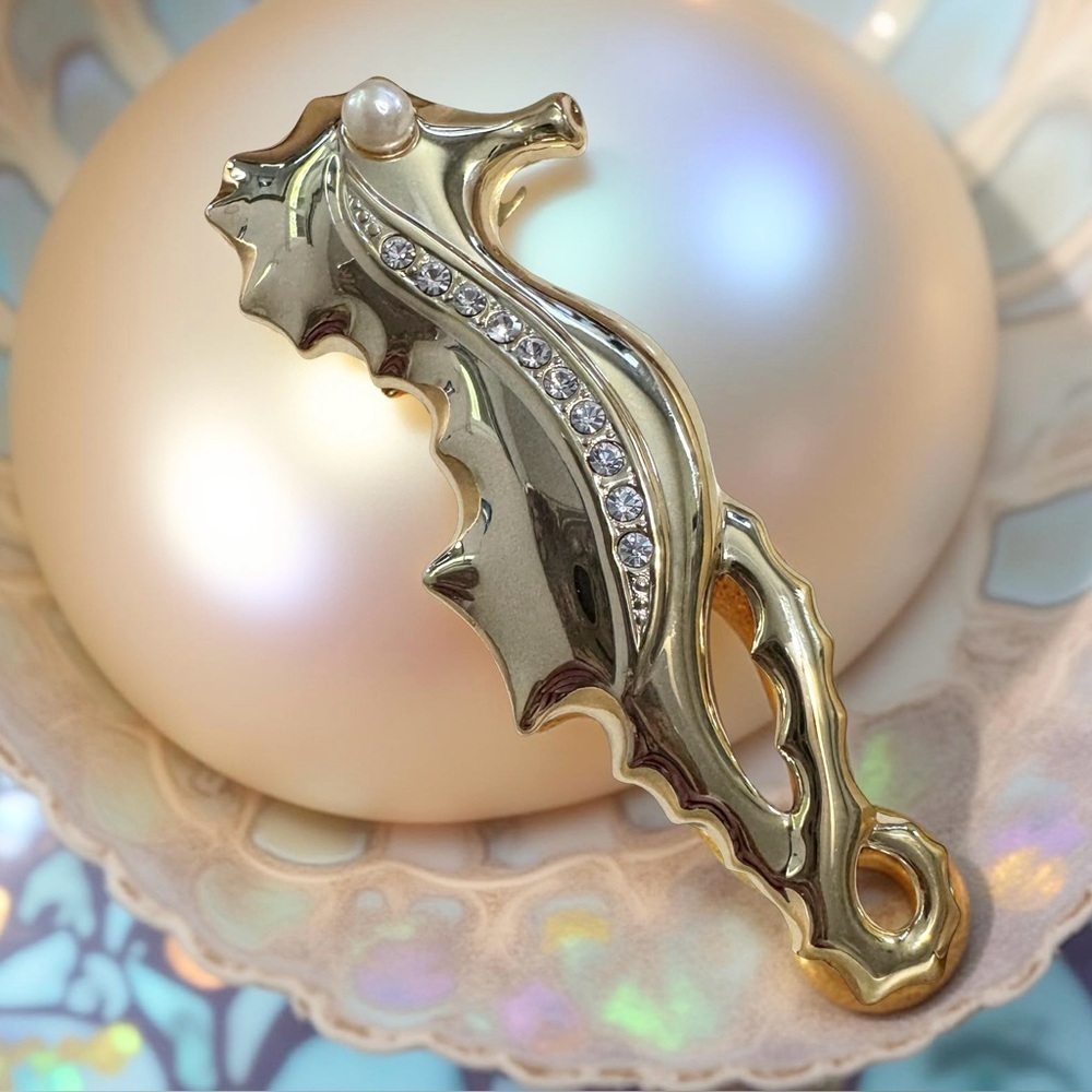 Monet vintage Gold Seahorse Brooch, pin pearl Eye & beautiful rhinestones